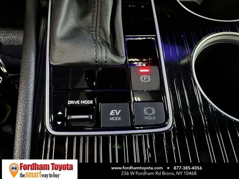 Used 2026 Toyota Sienna XLE Woodland Edition AWD/4WD image 32