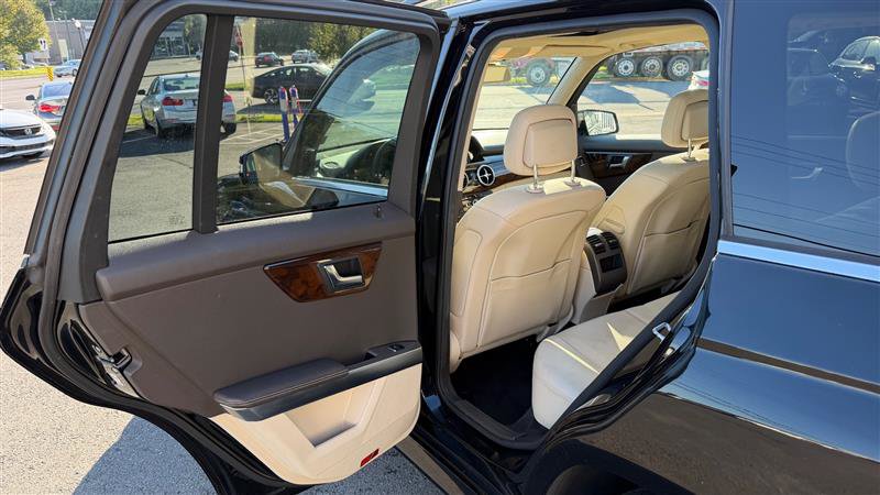 Used 2015 Mercedes-Benz GLK 350 4MATIC image 38