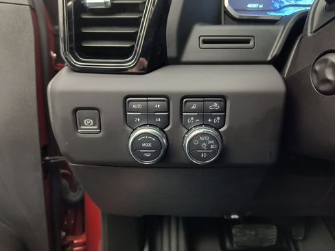 Used 2024 GMC Sierra 1500 AT4 w/ AT4 Preferred Package AWD/4WD image 18