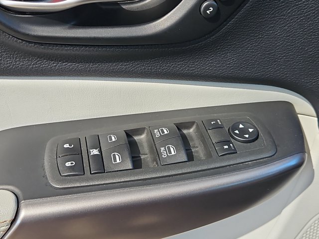 Used 2022 Jeep Cherokee Limited AWD/4WD image 27