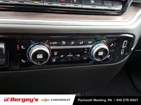 Certified 2025 GMC Sierra 1500 SLT image 16