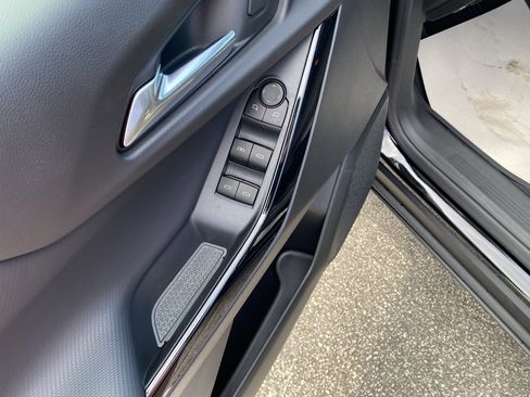 New 2025 Chevrolet Equinox LT image 10