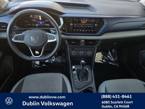 Certified 2022 Volkswagen Taos SE w/ Panoramic Sunroof Package image 16