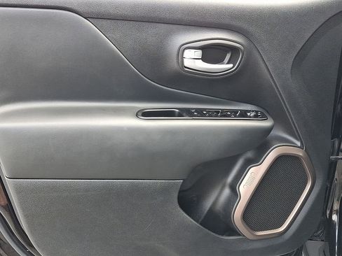 Used 2023 Jeep Renegade Latitude image 13