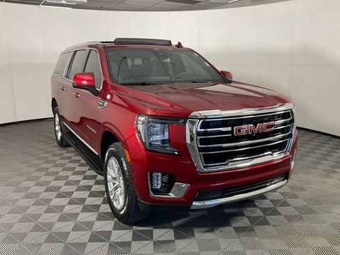 Used 2023 GMC Yukon XL SLT w/ SLT Premium Package AWD/4WD image 3