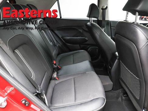 Used 2024 Hyundai Venue Limited FWD image 23