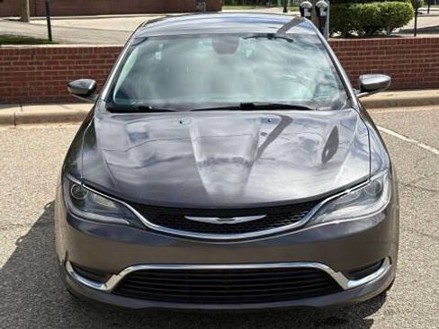 Used 2015 Chrysler 200 Limited image 3