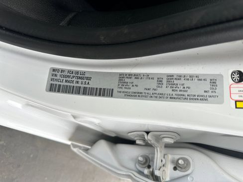 Used 2025 RAM 1500 Laramie image 34