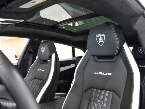 Used 2024 Lamborghini Urus S AWD/4WD image 2