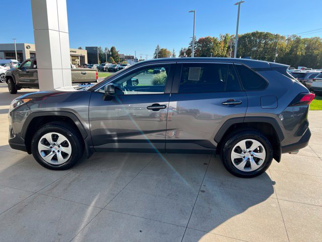 Used 2022 Toyota RAV4 LE AWD/4WD image 5