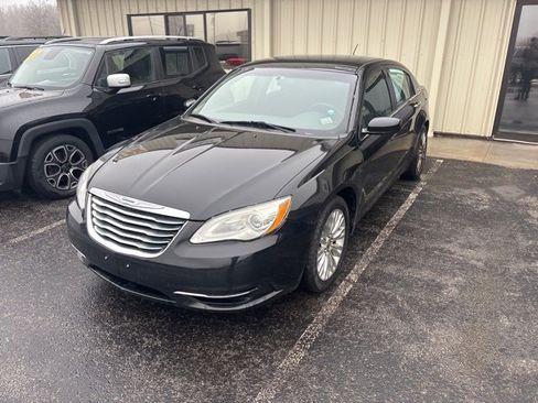 Used 2013 Chrysler 200 LX image 5