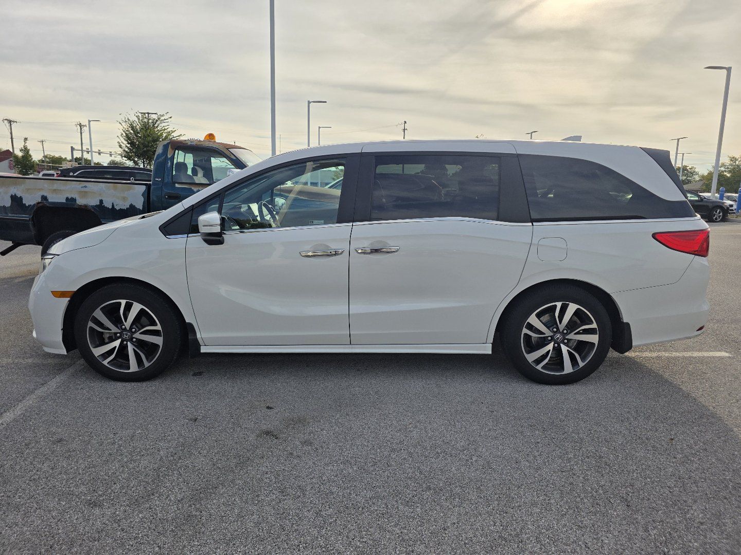 Used 2023 Honda Odyssey Touring image 4