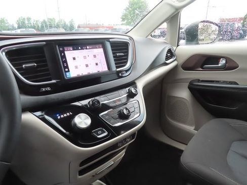 Used 2023 Chrysler Voyager LX FWD image 34