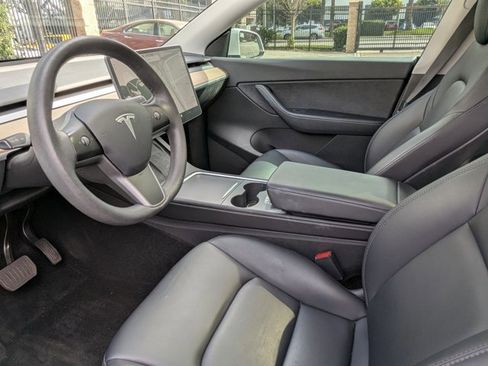 Used 2021 Tesla Model Y Long Range image 17