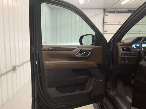 Used 2023 Chevrolet Tahoe High Country AWD/4WD image 15