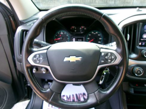 Used 2022 Chevrolet Colorado LT w/ LT Convenience Package image 17