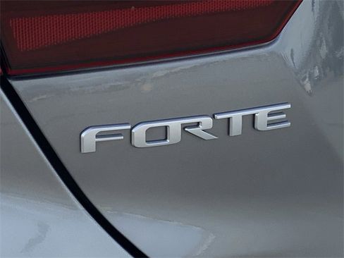 Used 2024 Kia Forte LXS image 9