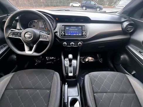 Used 2019 Nissan Kicks S image 8