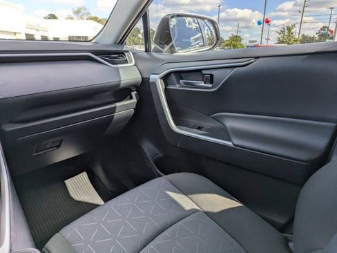 Used 2022 Toyota RAV4 XLE image 19