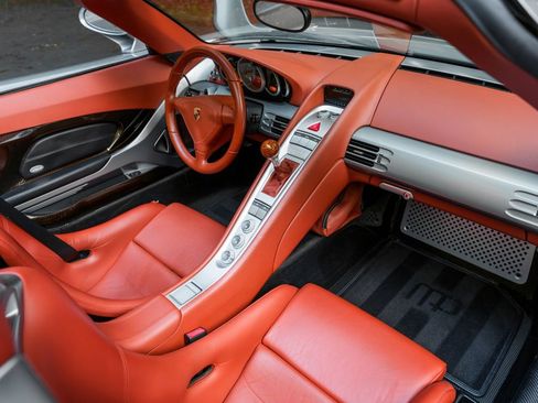 Used 2004 Porsche Carrera GT RWD image 13