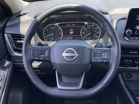 Used 2025 Nissan Rogue SV FWD image 11