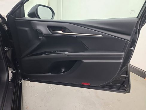 Used 2025 Toyota Camry SE image 13