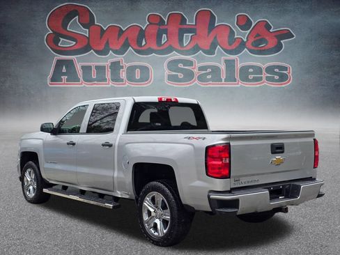 Used 2018 Chevrolet Silverado 1500 Custom w/ Custom Value Package AWD/4WD image 4