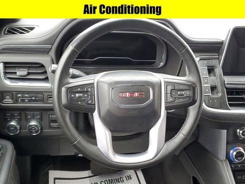 Used 2023 GMC Yukon SLT w/ SLT Premium Package image 9