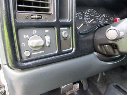 Used 2002 Chevrolet Silverado 2500 LS AWD/4WD image 15