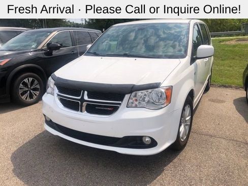 Used 2019 Dodge Grand Caravan SE FWD image 2