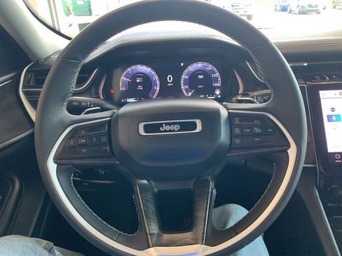 Used 2023 Jeep Grand Cherokee Limited AWD/4WD image 4
