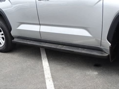 Used 2025 Toyota Sequoia SR5 AWD/4WD image 9
