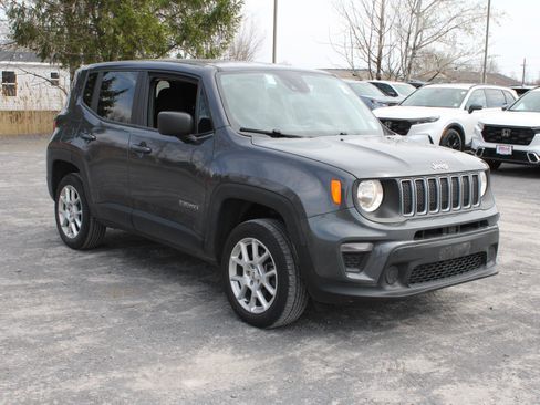 Used 2023 Jeep Renegade Latitude image 3