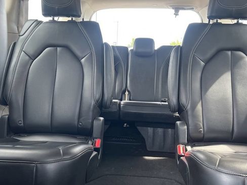 Used 2023 Chrysler Pacifica Touring-L FWD image 38