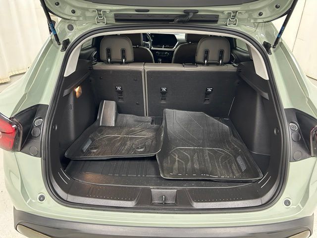 Used 2025 Chevrolet Trax ACTIV FWD image 11