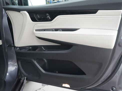 Used 2025 Honda Odyssey Elite image 9