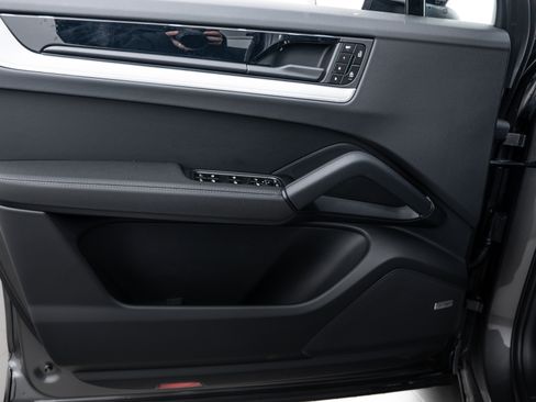 New 2026 Porsche Cayenne image 18