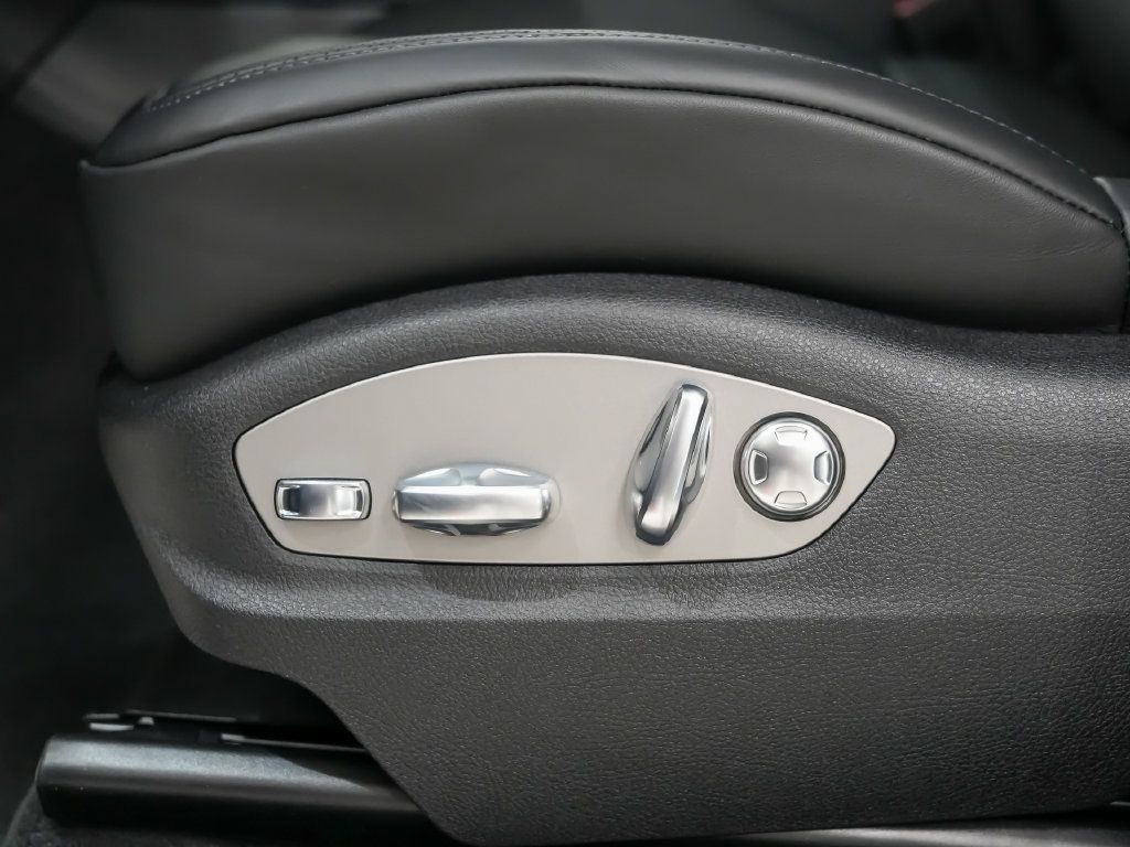 Used 2026 Porsche Macan AWD/4WD image 24