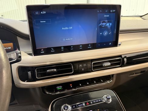 Used 2023 Lincoln Nautilus FWD w/ Premium Package image 17