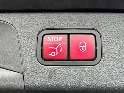 Used 2021 Mercedes-Benz GLC 300 4MATIC image 24