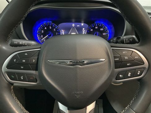 Used 2024 Chrysler Pacifica Touring-L FWD image 22