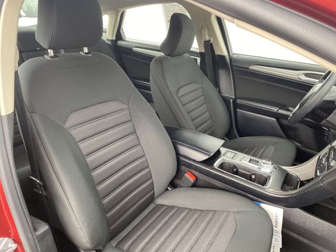 Used 2019 Ford Fusion SE image 21