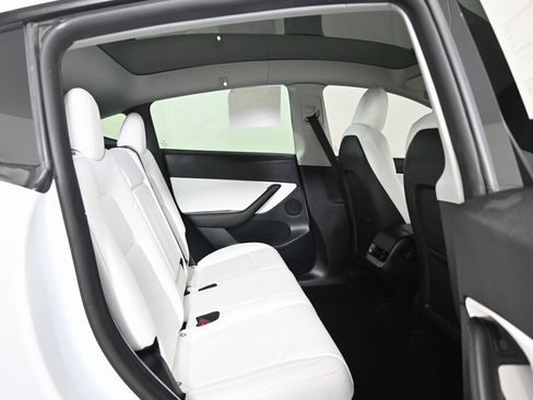 Used 2022 Tesla Model Y Performance image 16