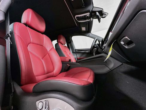 Certified 2025 Porsche Macan S AWD/4WD image 29