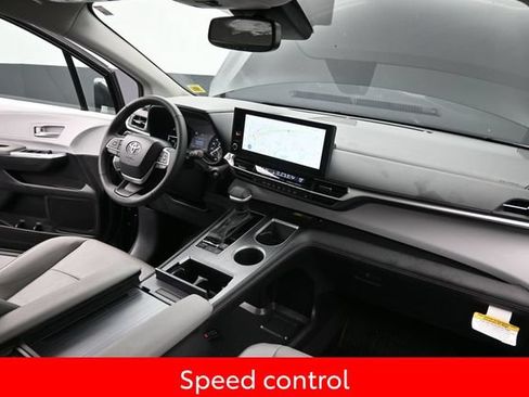 Used 2026 Toyota Sienna XLE AWD/4WD image 17