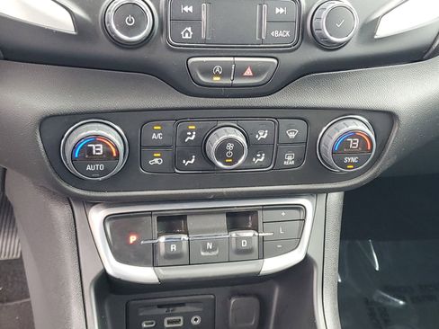 Used 2024 GMC Terrain SLE w/ Driver Convenience Package image 18