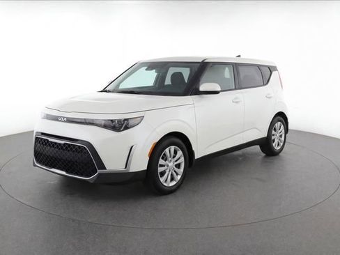 Used 2024 Kia Soul LX FWD image 3