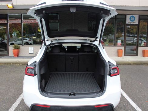 Used 2020 Tesla Model Y Long Range image 23