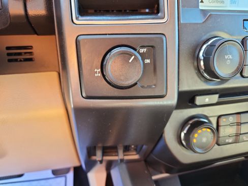 Used 2018 Ford F150 XLT w/ Equipment Group 302A Luxury image 34