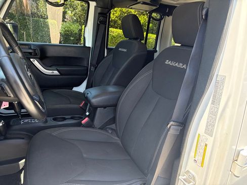Used 2018 Jeep Wrangler Unlimited Sahara AWD/4WD image 16